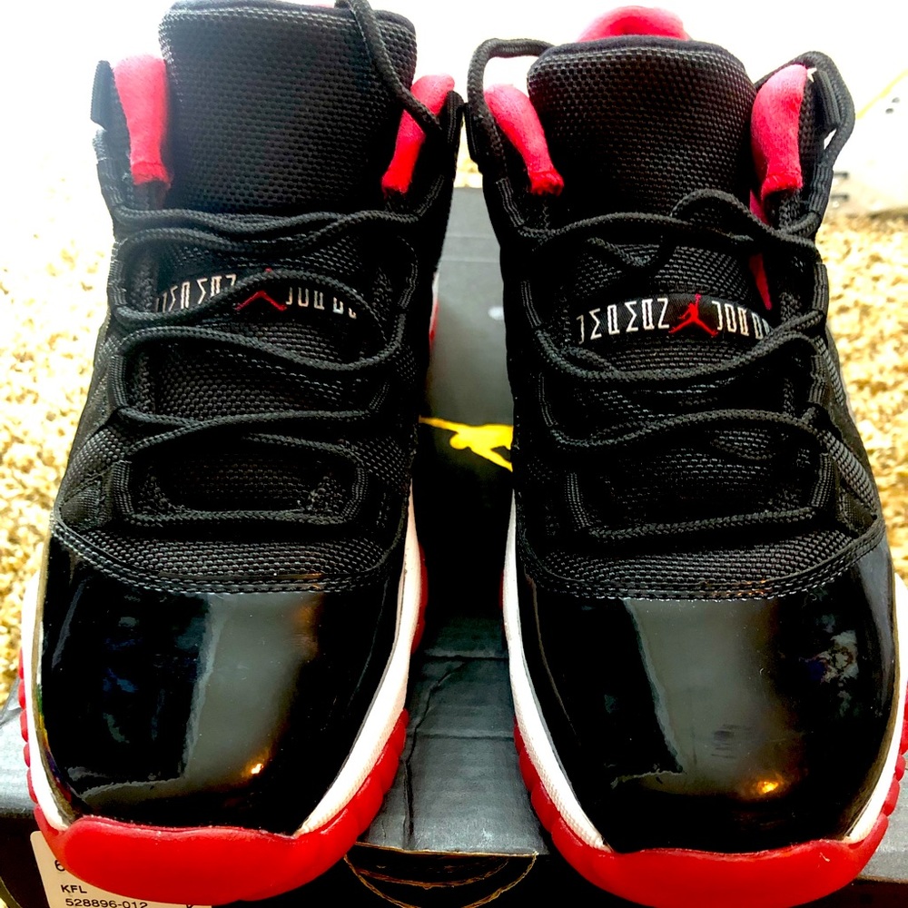 Jordan 11 retro low size 4 youth